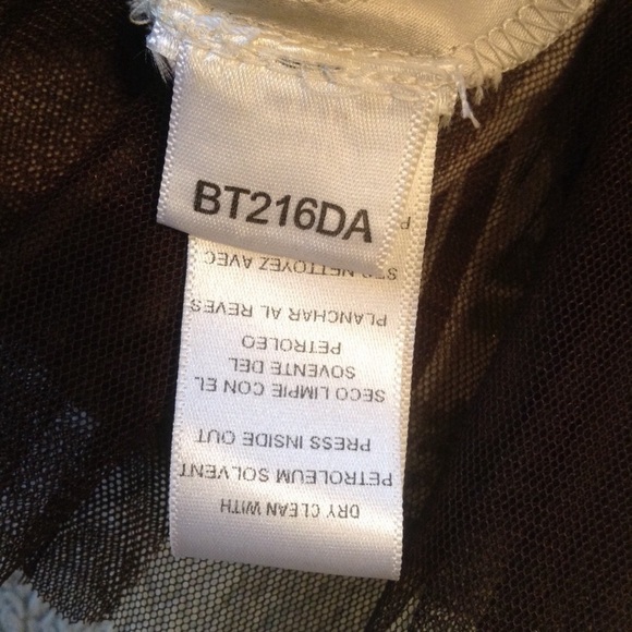 💕BCBGMaxAzria💕 V-neck Cocktail Dress - Picture 9 of 10